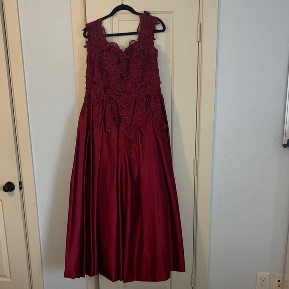 Chic Maroon cranberry red Floral Embellished Dress 12 - Picture 7 of 16